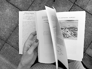 Methodisches Grundlagenwerk A Pattern Language. Towns, Buildings, Construction von Christopher Alexander, Sara Ishikawa und Murray Silverstein.