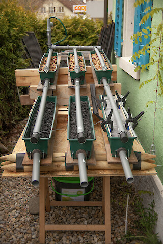 Process: Wash-out tests of the filter media hardwood and carbon under real conditions. © Daniel Moser, ZHdK.