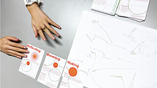 Prototyp. Hände: Yao Liu. © Yao Liu & Shafira Nugroho, ZHdK.