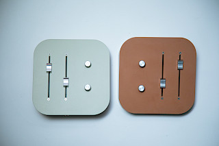 Waviic MIDI-Controller in zwei Farben. Foto: Daniel Treystman & Svenja Steurer Jene. © ZHdK.