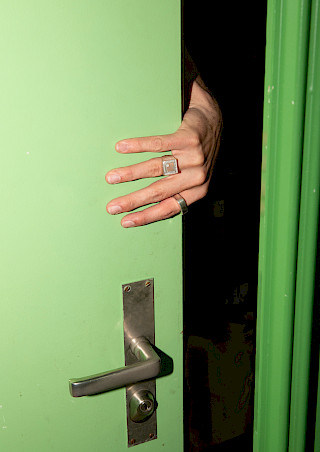 Photo of the digital urn «Forever Gone». Photo: Jonatan Bischof & Elias Diehl. © ZHdK.