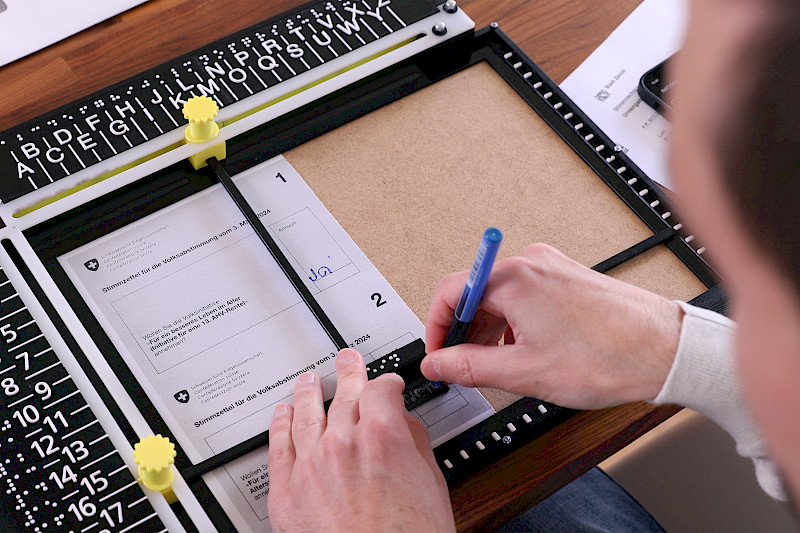 The voting kit of «Selbstbestimmt». Photo: Luis Praxmarer & Lars Ziegler. © ZHdK.