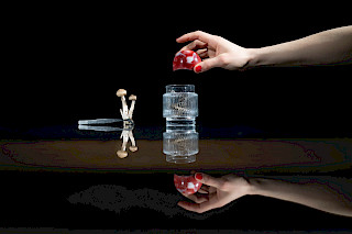 «HIGH Reframed» researches the new aesthetic of psychedelic consumption. Photo: Kasia Sroka. © ZHdK.