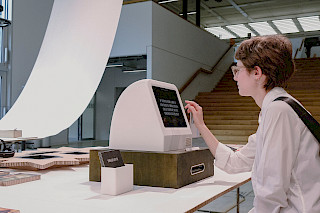 The interactive installation «Passfleur». Image: Ardennes Fatimah Ornati. © ZHdK.
